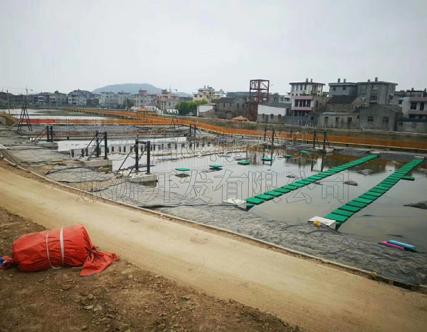 浙江省臺州市風(fēng)火輪，水上趣橋，網(wǎng)紅橋，網(wǎng)紅秋千，摩拜單車安裝完畢